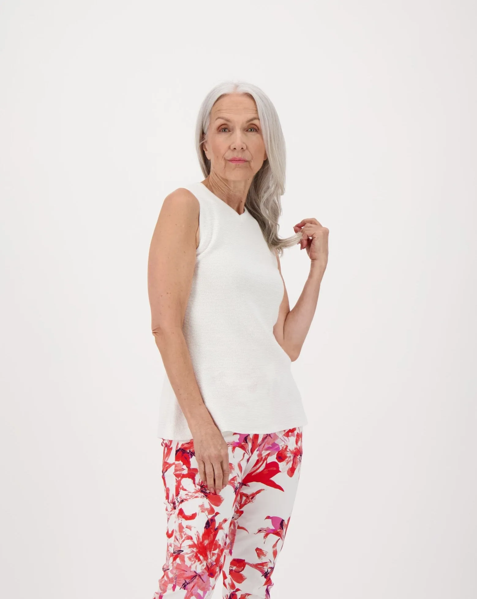 Sleeveless Knit V Neck Top